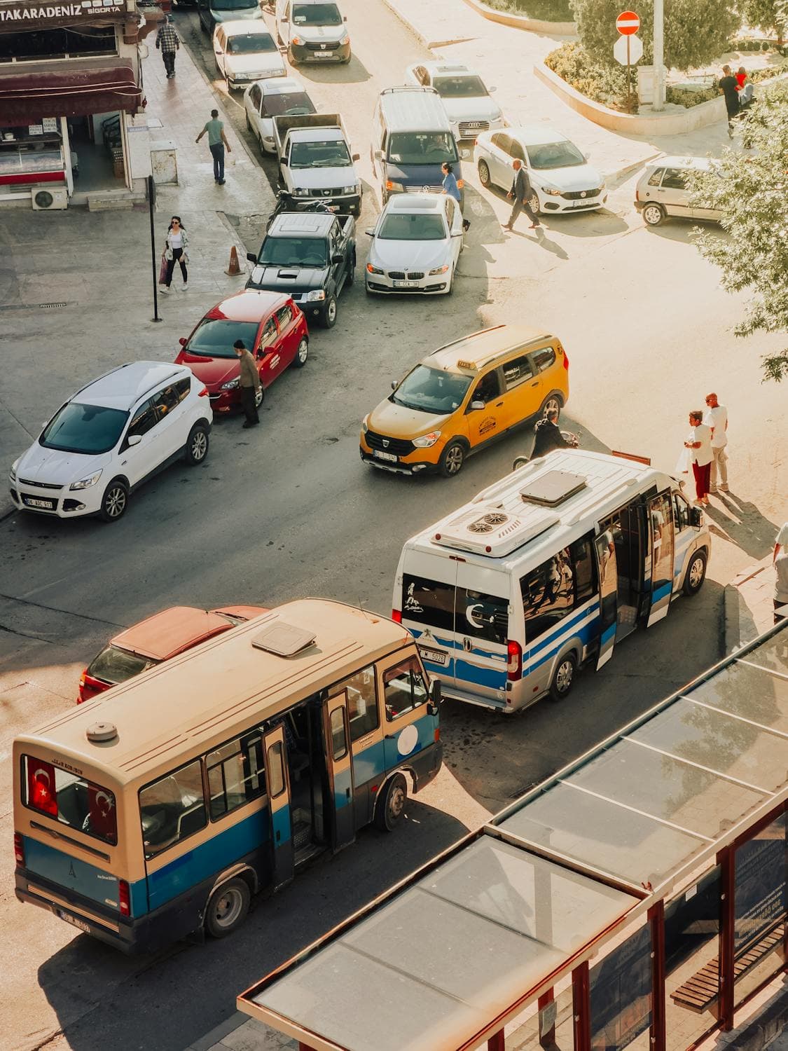 Getting Around Alanya: Buses, Dolmuş, Taxis & Transfers